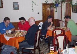 Die ersten Schachpartien im Gasthaus TIMO